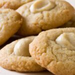 Crunchy Delight: The Art of Perfect Macadamia Nut Cookies